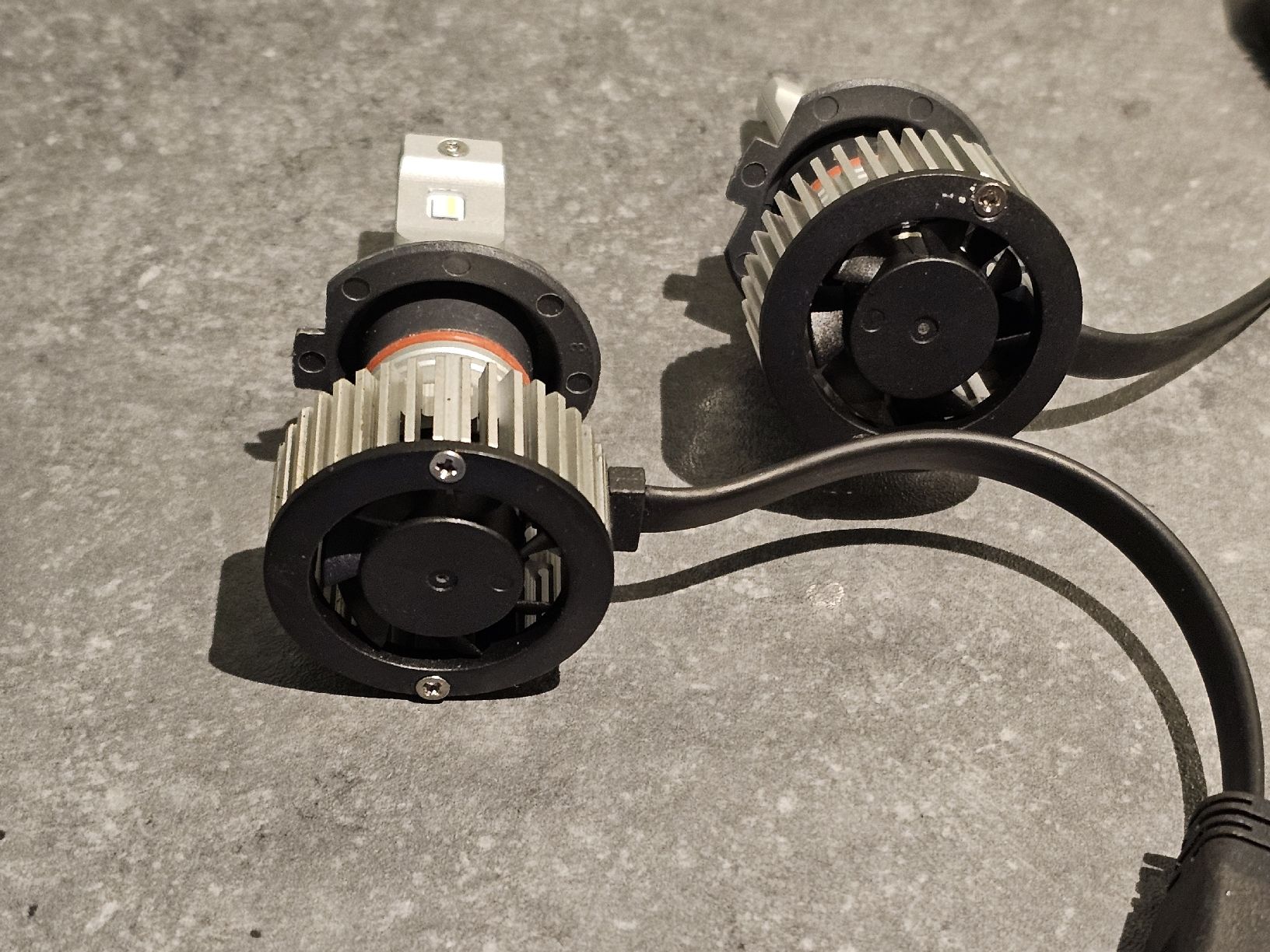 Philips Tutti pezzi di ricambio auto: Philips H7 LED Ultinon Pro6000 HL PX26d – Usato da Saas-Fee venduto da naciaa 2
