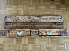 Handgefertigtes Palettenregal