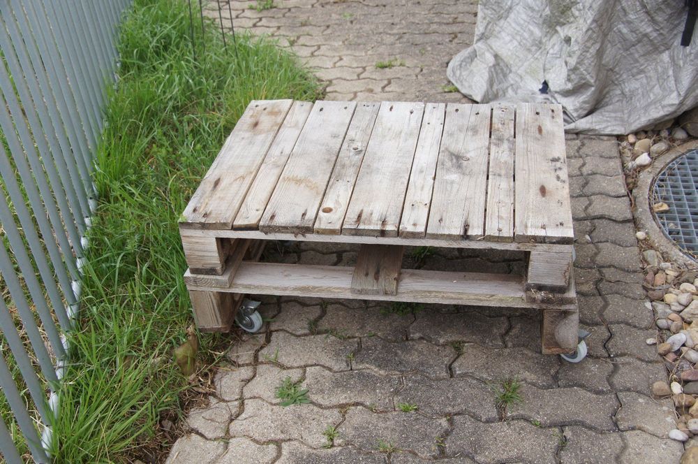 Gartentisch aus Palletten auf Rollen Kaufen auf Ricardo