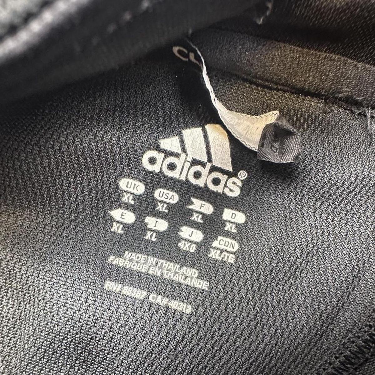 Adidas Jacken: Adidas black jacket – Gebraucht aus Erlinsbach SO von TogaResell 3