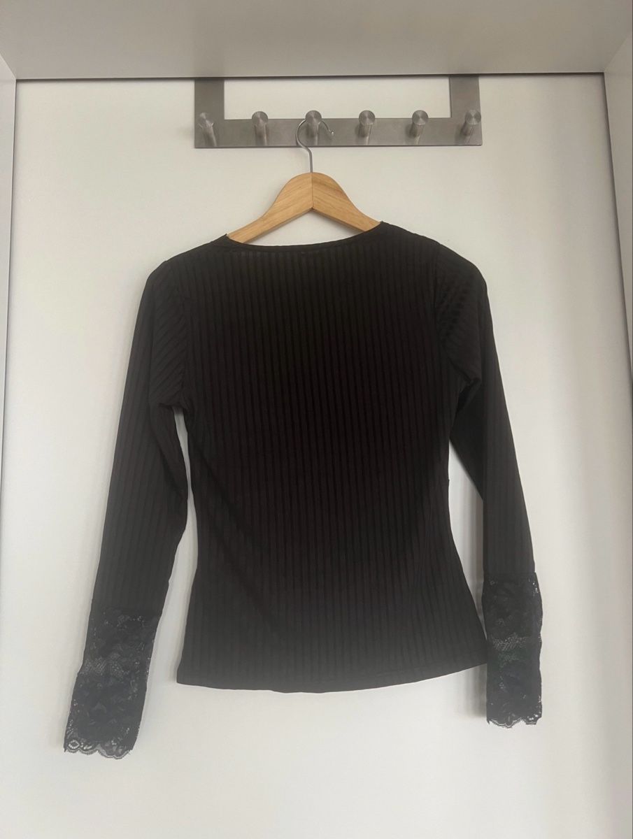 Maglioni & Felpe: SCHWARZES LANGARMSHIRT MIT SPITZE GRÖSSE M – Nuovo (secondo la descrizione) da Dübendorf venduto da ali_g7p8 1
