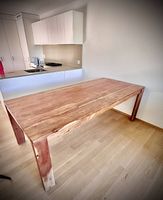Schöner Massivholztisch (220 x 100 cm)