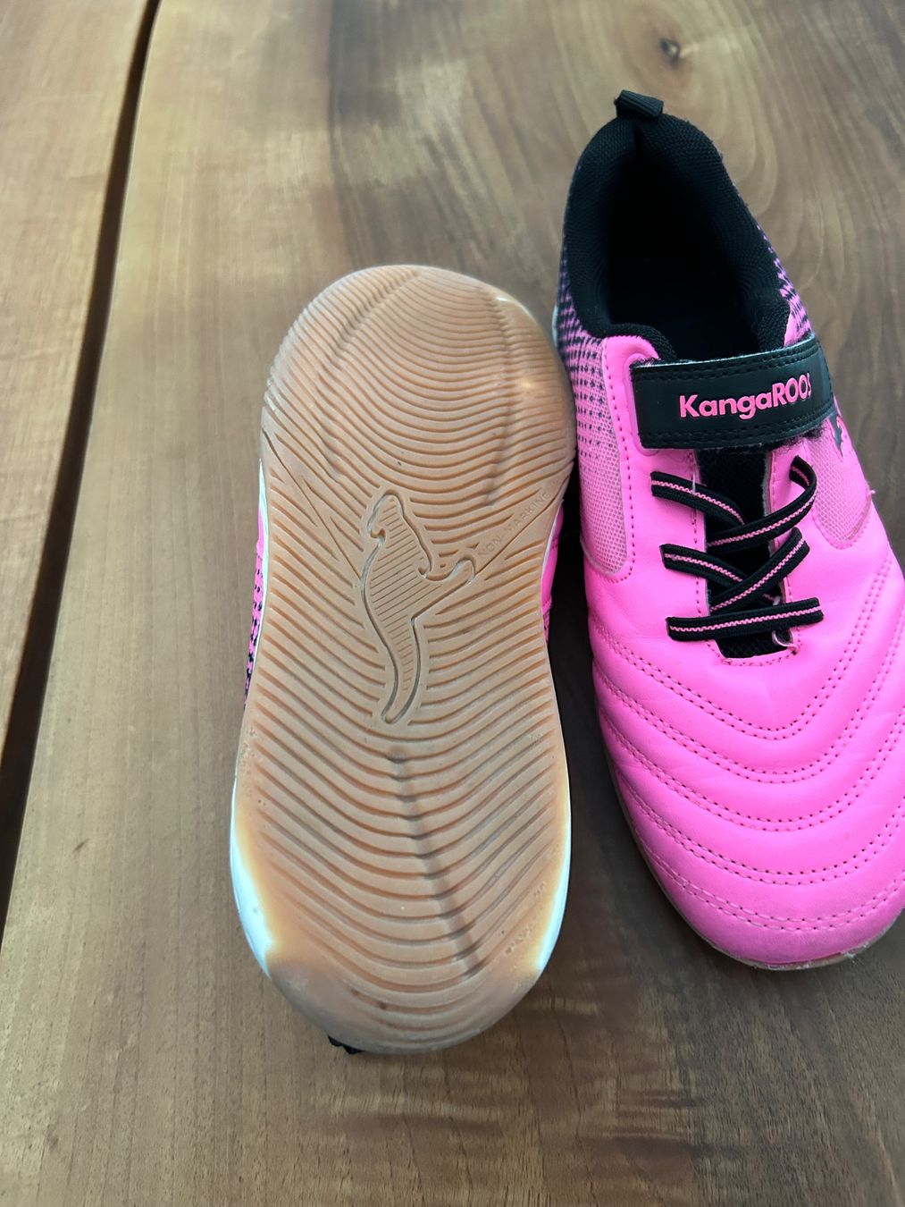 Dosenbach Scarpe per ragazze: Fussballschuhe KangaROOS pink Grösse 35 – Usato da Schötz venduto da chousan 2