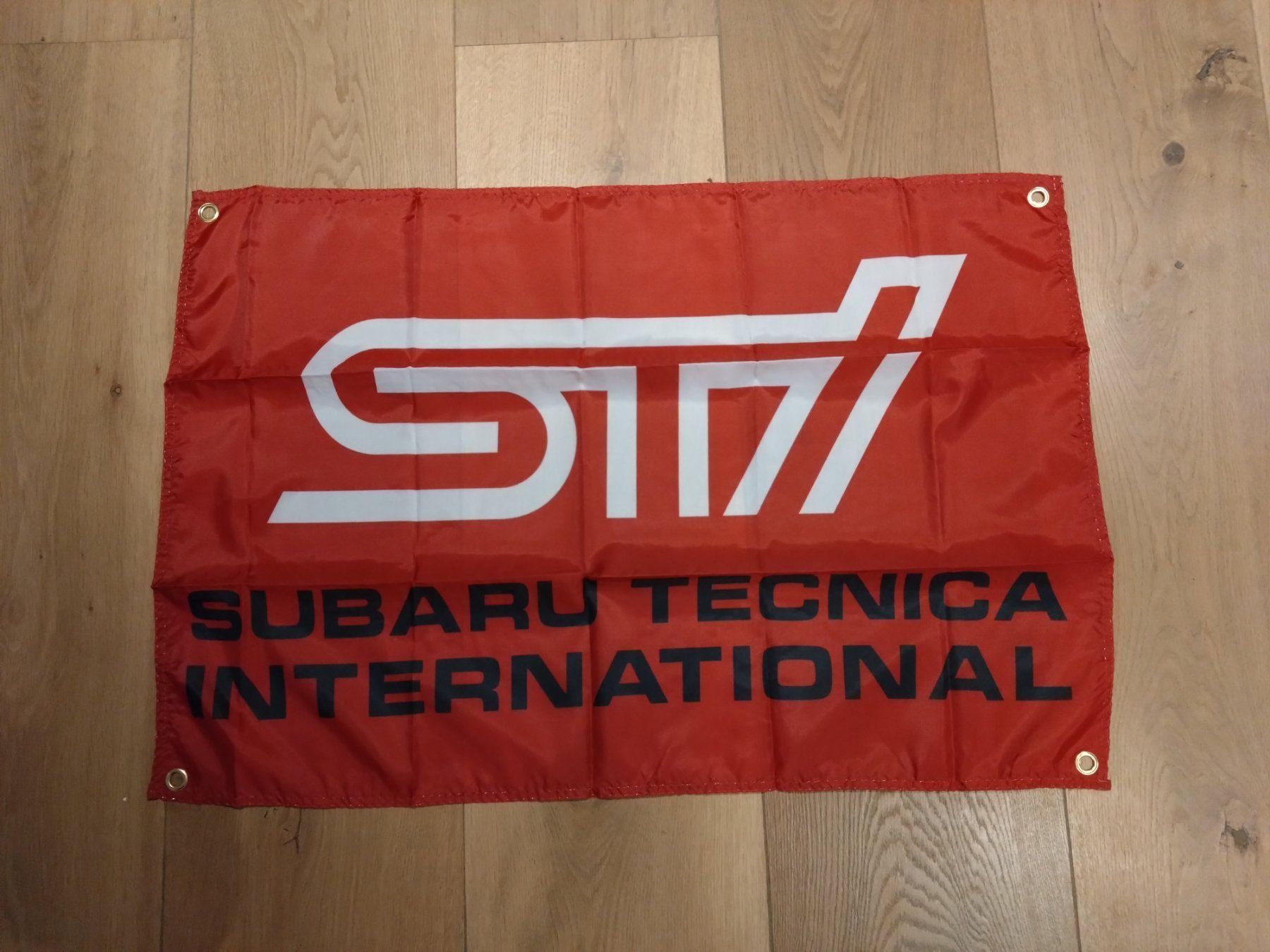 Bandiere: SUBARU STI Flag 90cm x 60cm rot – Usato da Lauerz venduto da STIDRIVER