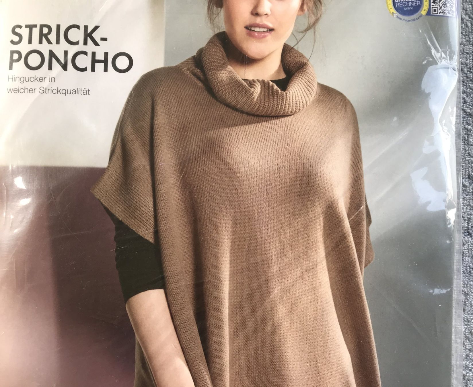 Pulls & Sweat-shirts: STRICK-PONCHO ORIGINALVERPACKT – Neuf avec emballage d'origine à Ostermundigen par Kari1937 1