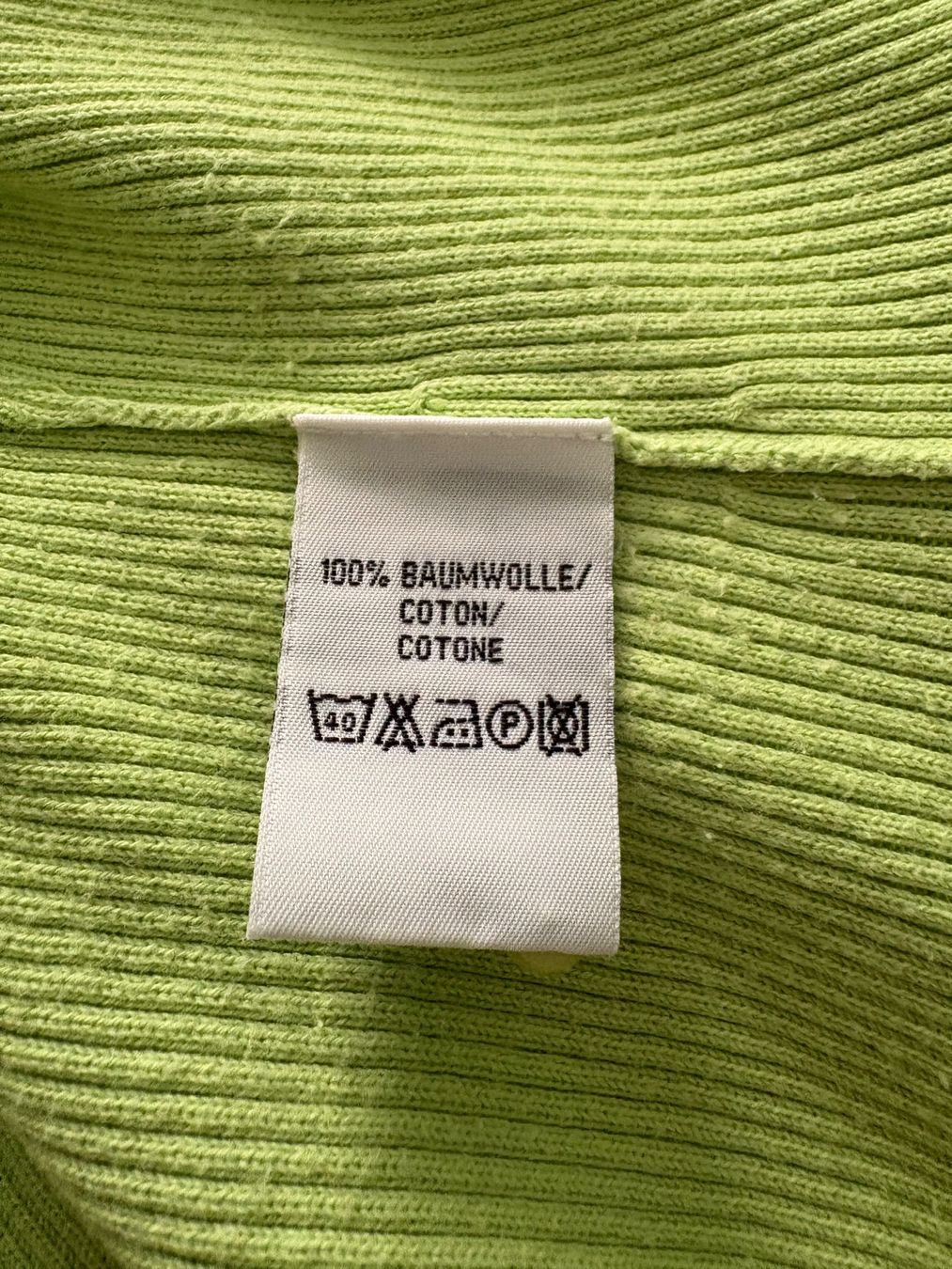 Lotti di vestiti: Jacke und T-Shirt – Usato da Zürich venduto da luc_2t2q 7