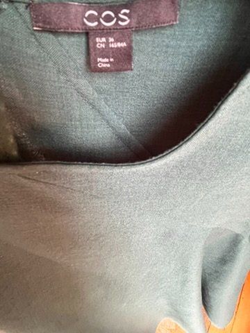 Cos Top: Très beau haut vert COS - Taille 36 – Usato da Pully venduto da Artemisya 4