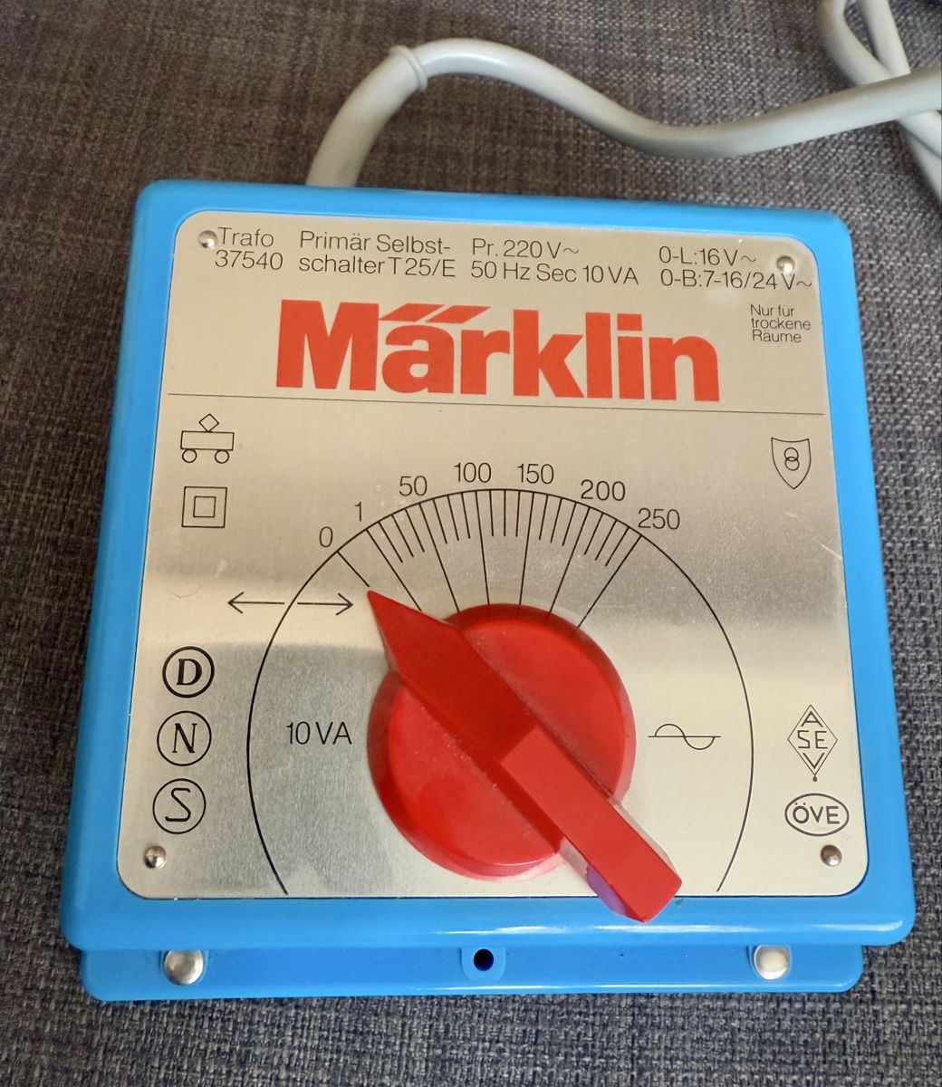 Märklin Modellini di ferrovie: Märklin-Transformator/Fahrregler 37540 – Usato da Schattenhalb venduto da Oodaaq 7