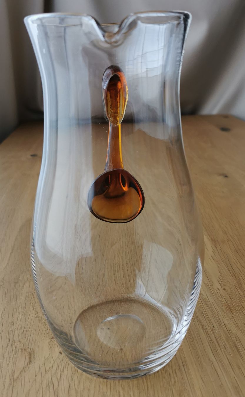 Caraffe: Glaskrug mit bernsteinfarbenem Griff ca 23 cm Höhe – Usato da Frasnacht venduto da krutsta1 1