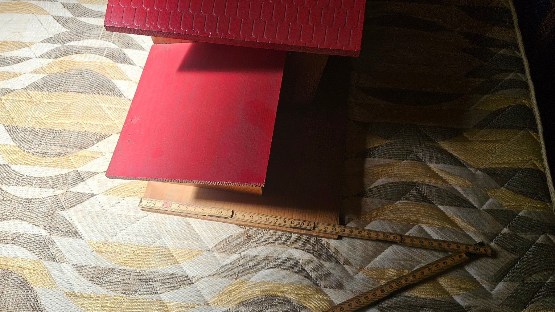 Spielzeuge: Spielzeugstall Holz rotes Dach – Gebraucht aus Suhr von Jensdetlef 3
