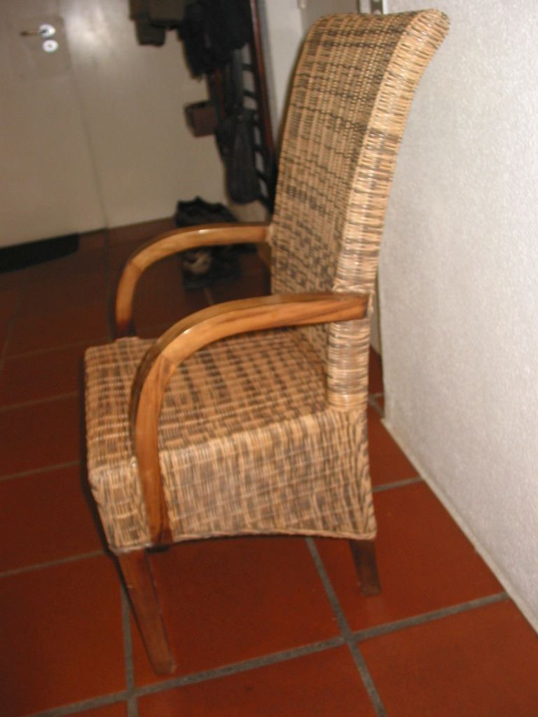 Stühle: Flechtstuhl, Stuhl mit Armlehnen – Gebraucht aus Rickenbach SZ von Frickler 2