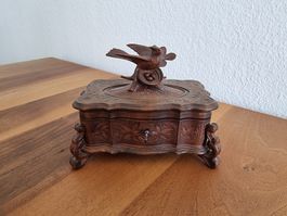 Antike Holzschatulle mit Vogel, Handarbeit, Top-Zustand