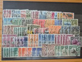 Briefmarken weltweit auf STeckkarte A8 Zustand gemäss Bild