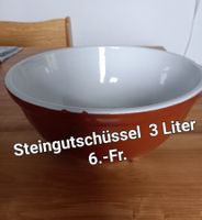 Steingutschüssel