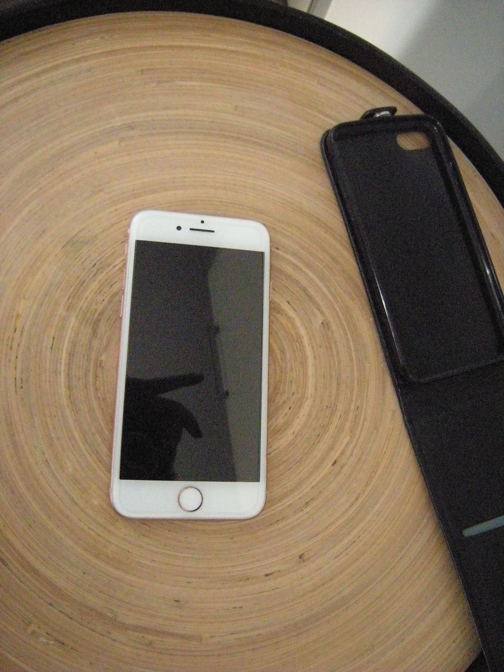 Apple Telefoni cellulari / Smartphones: Handy Apple iPhone 8 inkl. Leder Case – Usato da Holziken venduto da Rupe 1