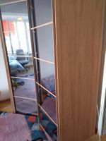 Sehr grosser und geräumiger Kleiderschrank mit Spiege