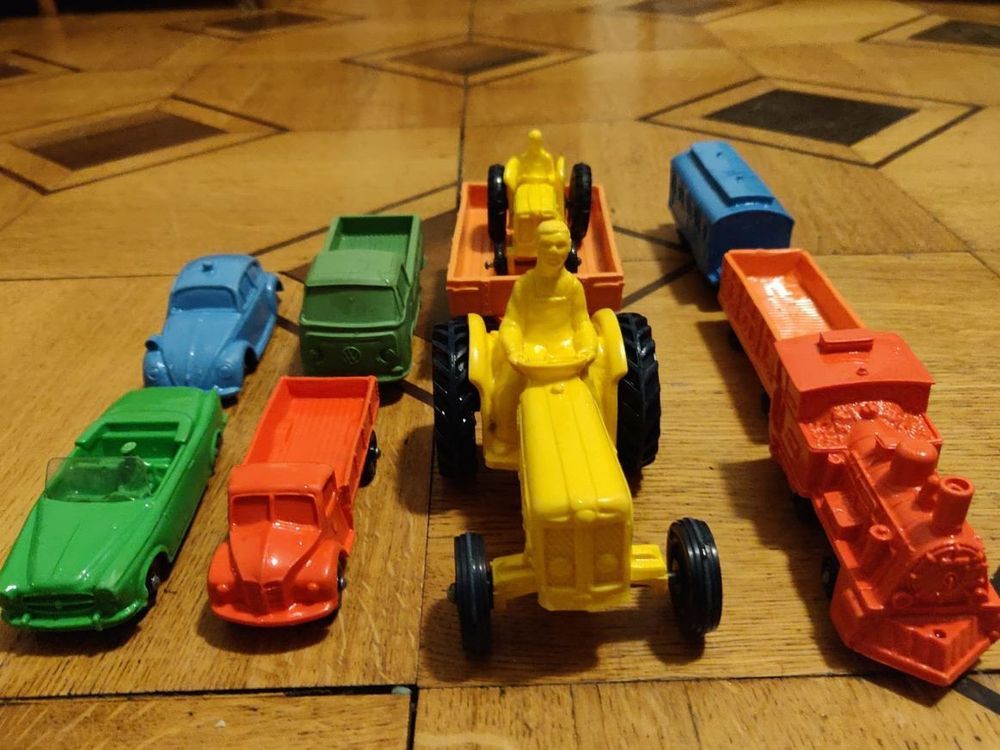 Vintage-Spielzeugautos Plastik / Gummi