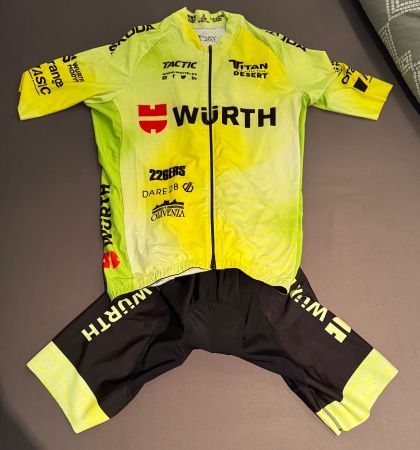 Radtrikot und Trägerhose Marke Gobik Grösse XL neu