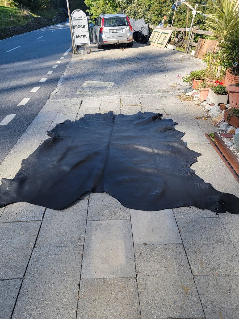 Stoffe: Grosses Leder schwarz – Gebraucht aus Sils im Domleschg von platin01