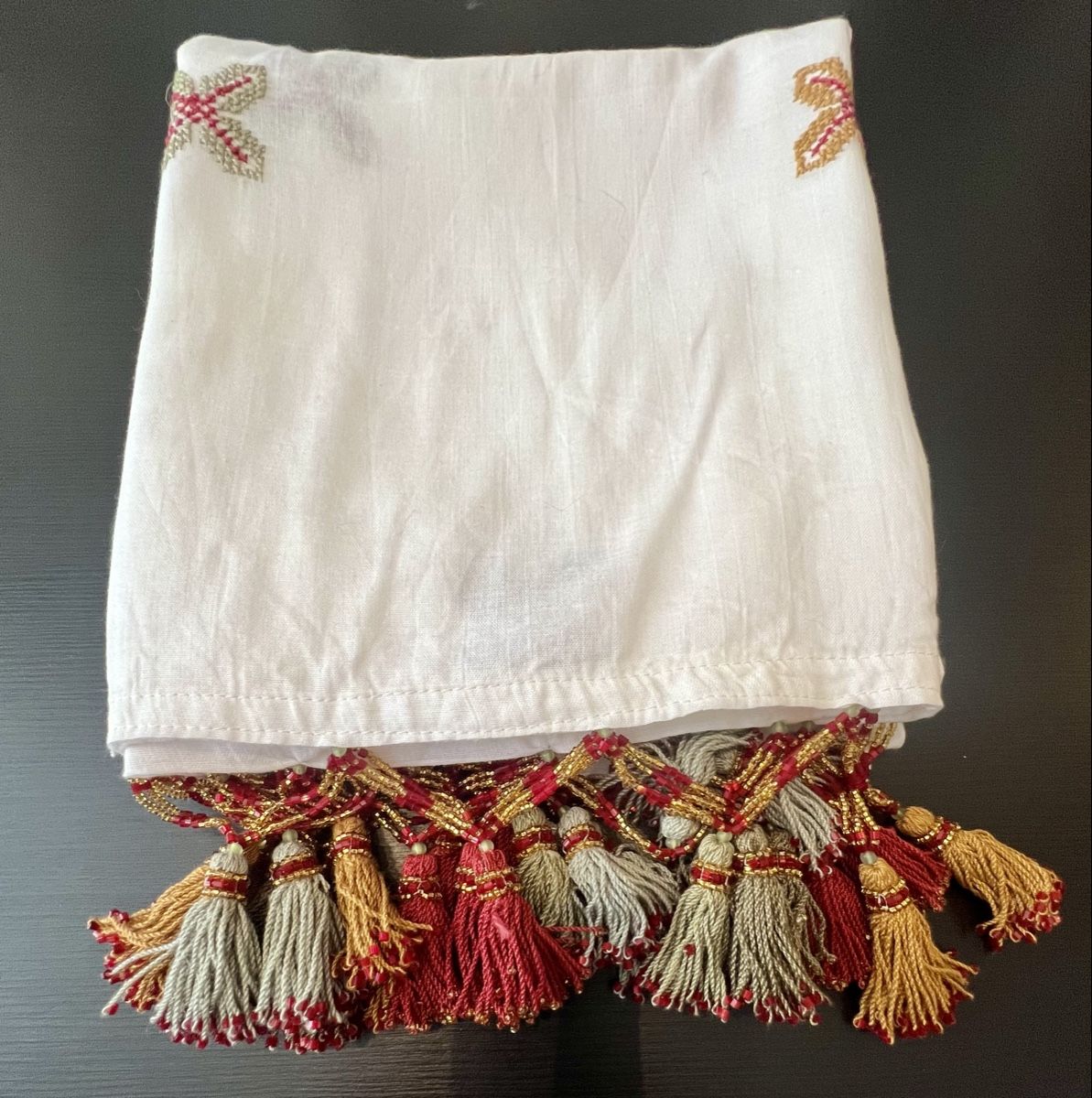 Altra biancheria da tavola: Nappe blanche en coton avec broderies et pompons! – Nuovo (secondo la descrizione) da Genève venduto da DELIRBEADS 3