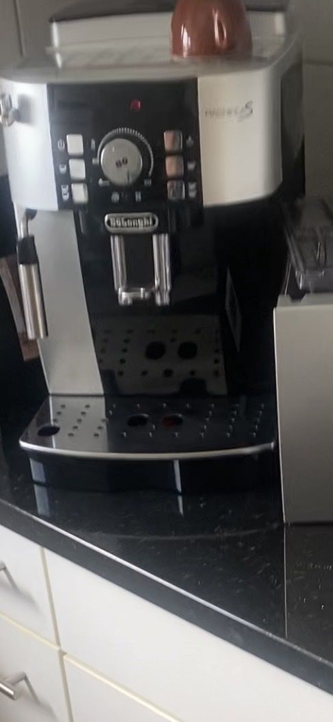 De'Longhi Macchine per caffè & Macchine per espresso: Kaffeevollautomat De Longhi Magnifica S – Usato da Zürich venduto da echt01 1