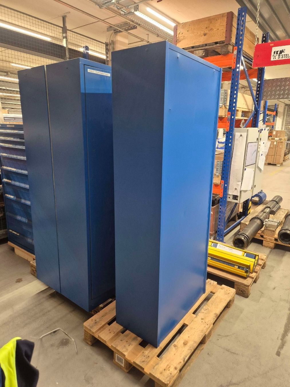 Armadi: 3 Stk Blaue Metallschränke – Usato da Thalwil venduto da Moritz.A