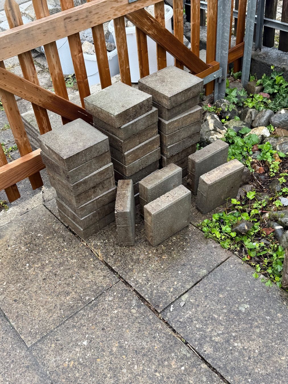 Bodenbeläge: **GRATIS**Betonplatten und Randsteine – Gebraucht aus Rüti ZH von yan_7kmc 1