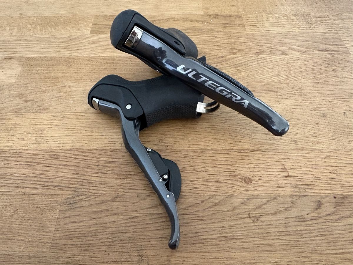 Ultegra Pezzi di ricambio: Cocottes Shimano ultegra di2 st-6770 – Usato da Biel/Bienne venduto da pat_kh7v 2