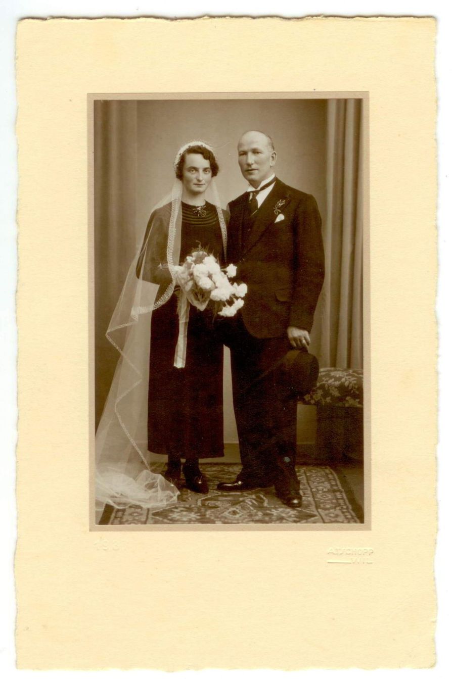 Foto & Immagini: Foto: Hochzeitspaar 1937 – Usato da Oberriet SG venduto da Manick 2
