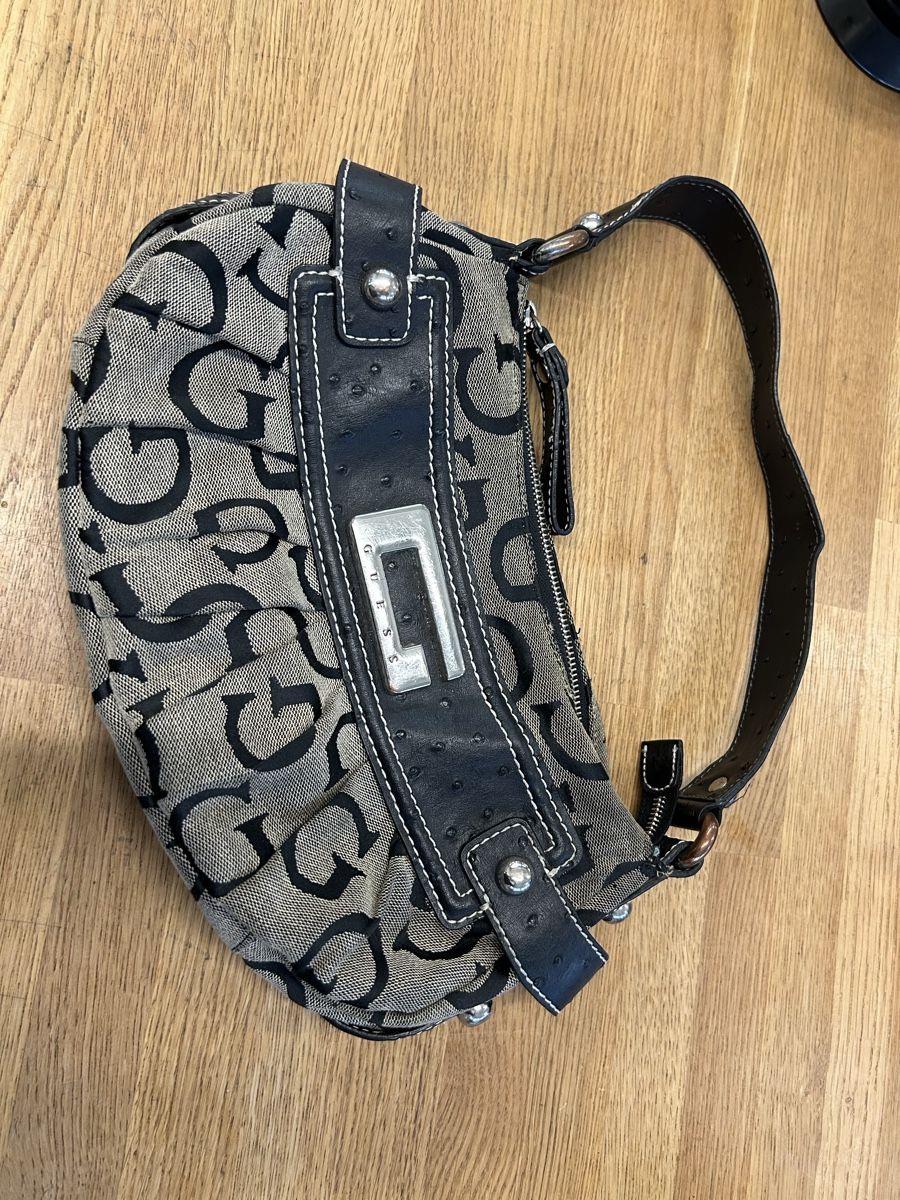 Guess Taschen für Damen: Guess handtasche y2k – Gebraucht aus Zürich von BashasBrockenhaus