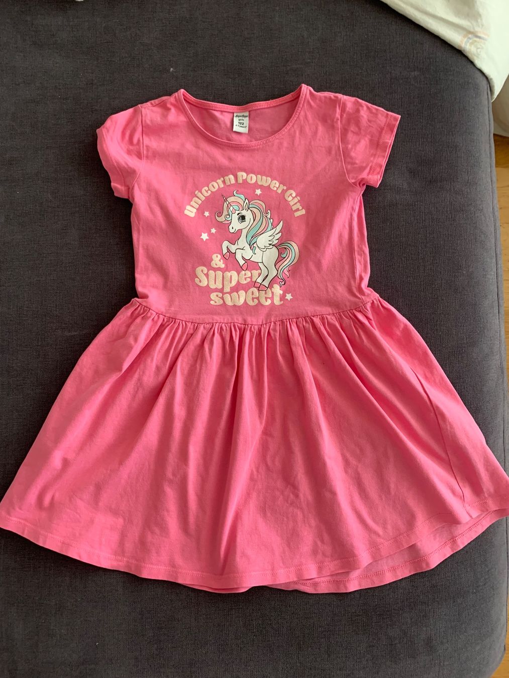 Vestiti & Gonne: Kleid 2x Mädchen Einhorn Gr.122 – Usato da Bülach venduto da engeli92