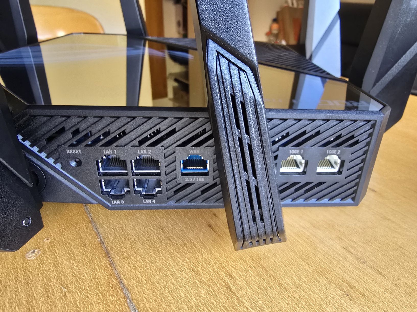 Asus Modems & Router: Asus gt-axe16000 router quad band.  – Gebraucht aus Sion von zan_k987 1