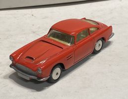 Corgi Toys (GB) 218 Aston Martin DB4 (1960 – 62)
