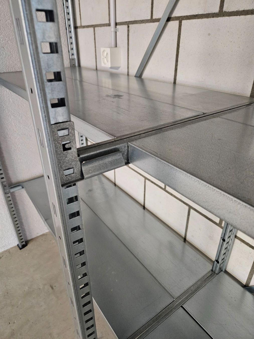 Scaffali: Gestell Blechtablarer – Usato da Recherswil venduto da hubelmatt 4