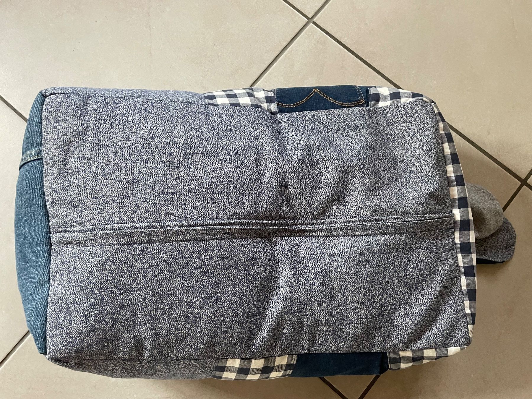 Sessel: Sitzsack aus Jeansstoff mit Hasenohren und Knopfschwanz – Gebraucht aus Cham von 2eye 2