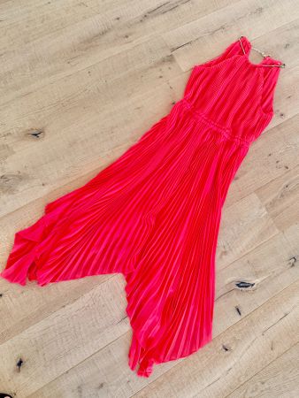 Michael Kors Neckholder Kleid Koralle/Gold – Plissee (Gr. S)