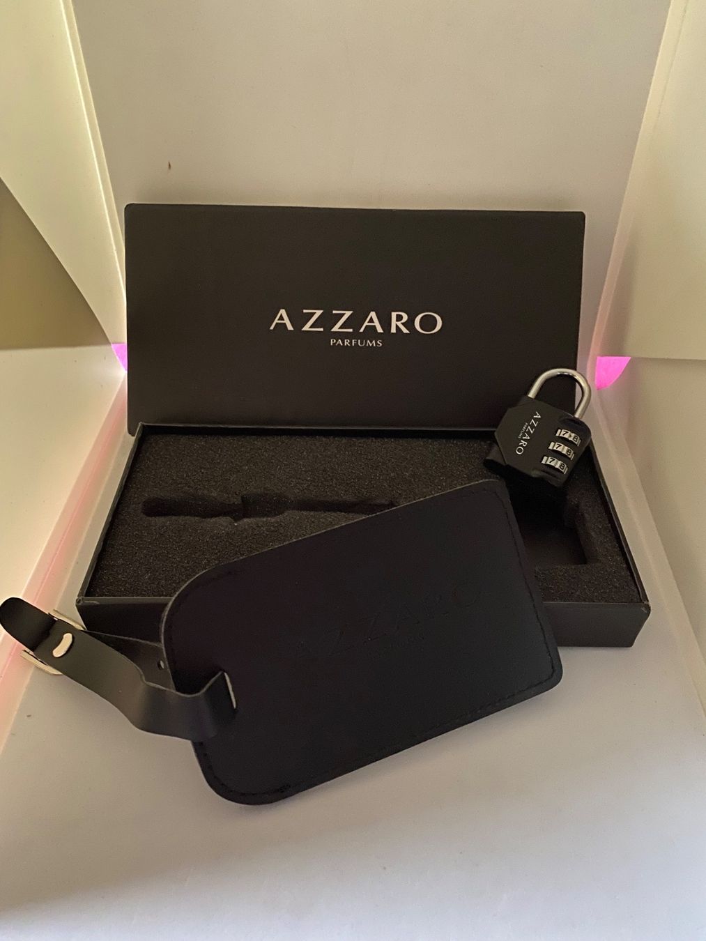 Azzaro Profumi & Eau de Toilette: Accessoires de voyage Loris Azzaro – Nuovo e nell'imballaggio originale da Bouveret venduto da wes_7zll 1