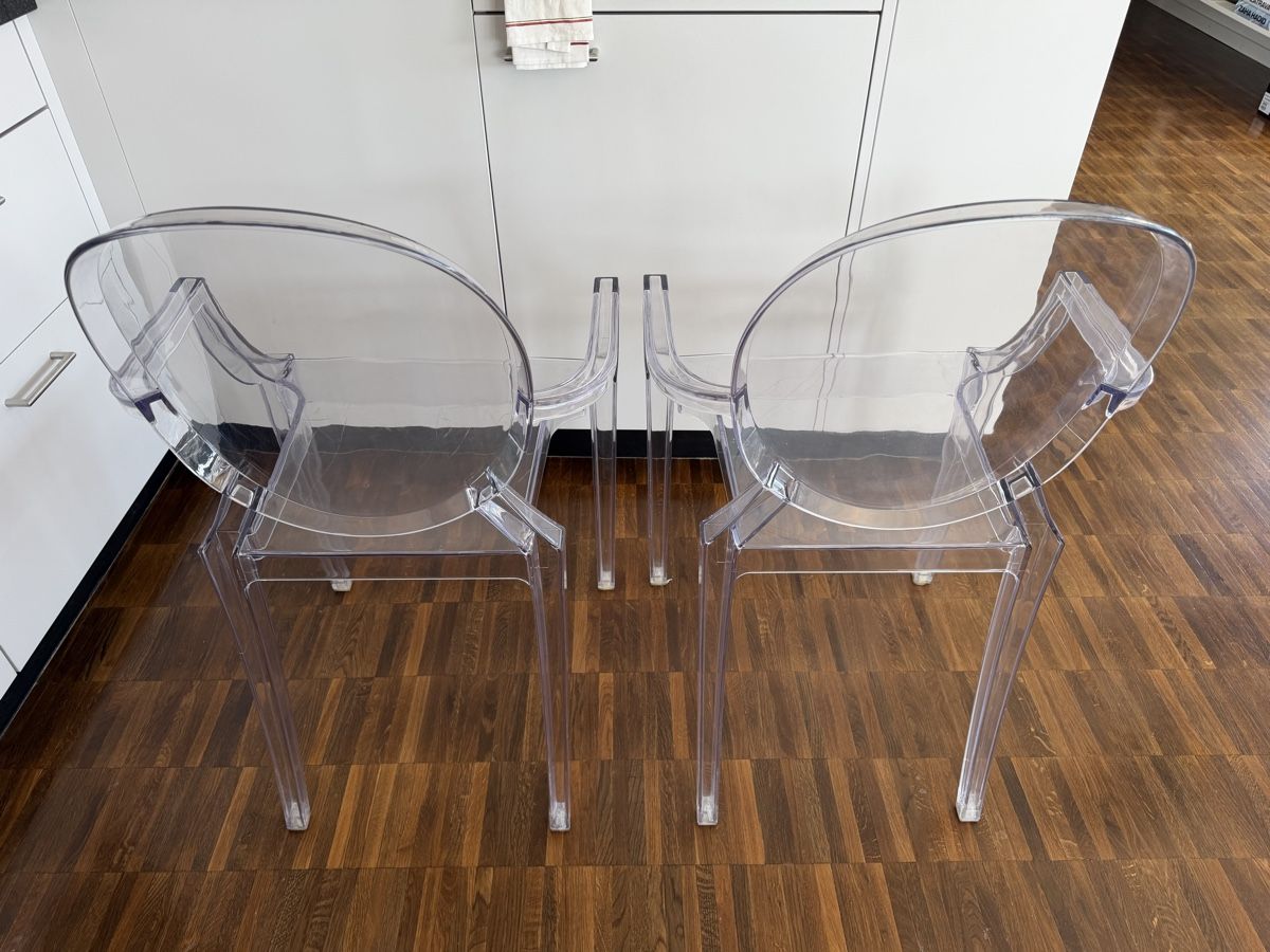 Kartell Stühle: 2 chaises design transparentes style Louis Ghost – Gebraucht aus Lausanne von sylviaordonez 2