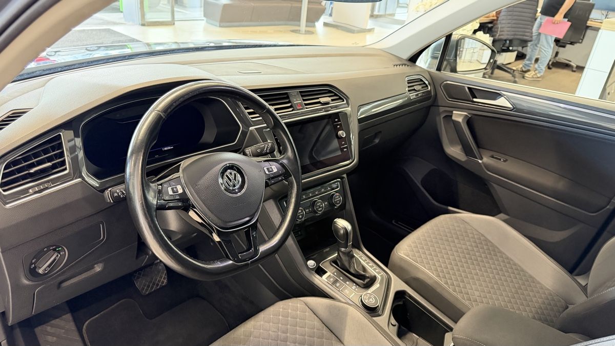VW Autos: VW Tiguan Benzin 4x4 – Gebraucht aus Näfels von thr_5r5m 8
