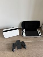 Nintendo Switch (OLED model) in weiss mit Tasche