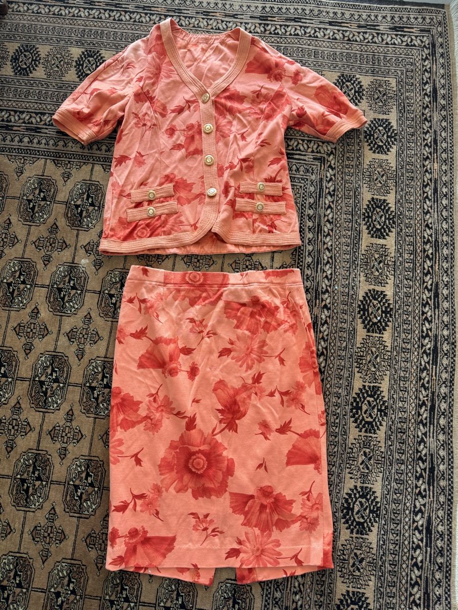 Kleiderpakete: Vintage Set mit Blumenmuster: Rock & Strickjack – Gebraucht aus Locarno von Ery02
