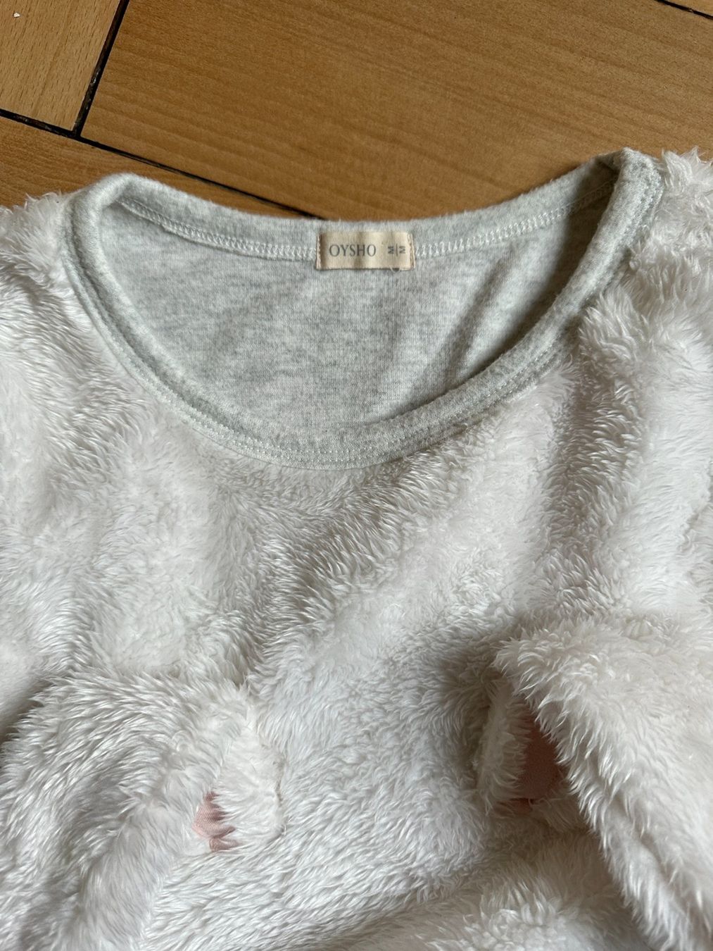 Oysho Pulls & Sweat-shirts: OYSHO - Hasen Plüschpullover weiss-grau M – D'occasion à Zürich par Diazaio 3