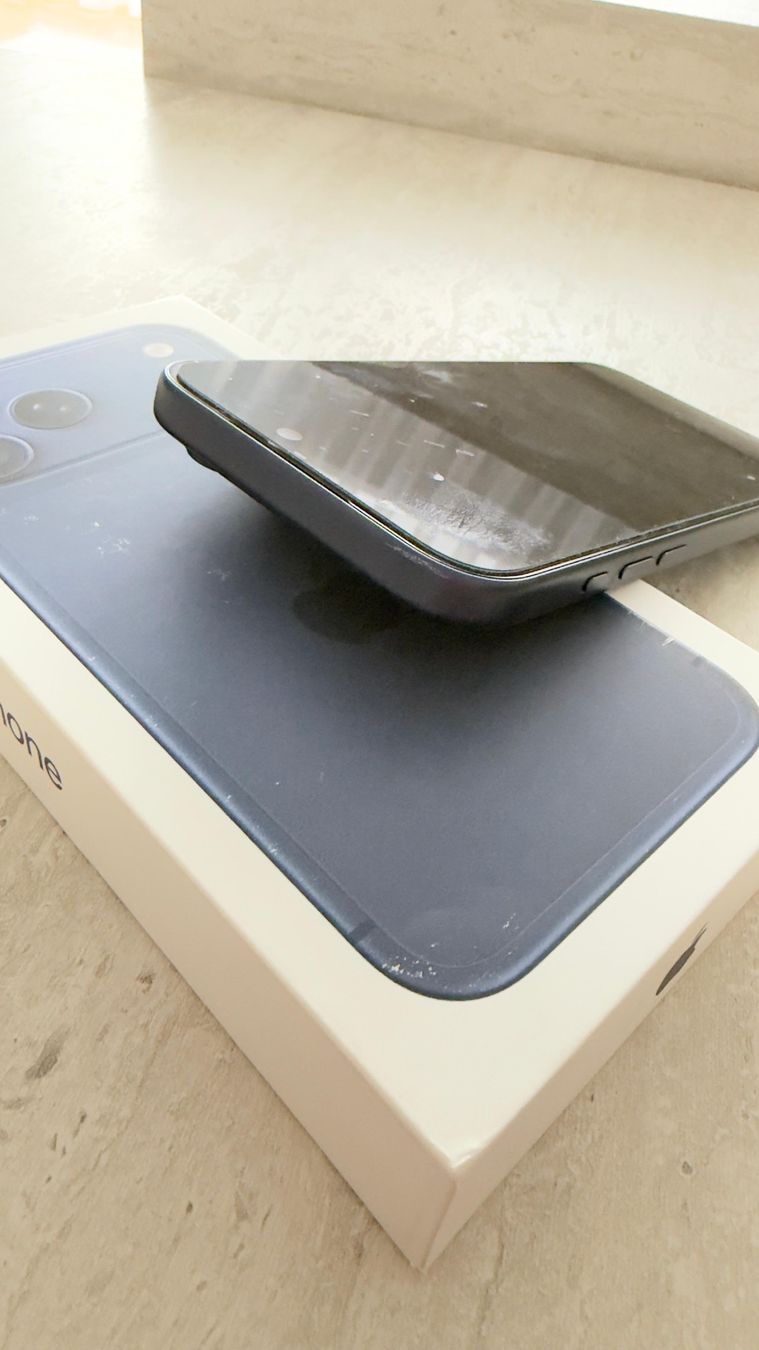Apple Portables: Iphone 17 pro Max 256 Deep Blue – D'occasion à Oetwil am See par sab_66lg 4