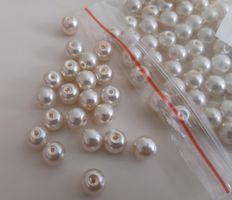 Glasperlen zum Schmuck basteln 