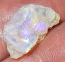 Edelstein L-8828 – Äthiopischer Opal roh – 7.00 Karat