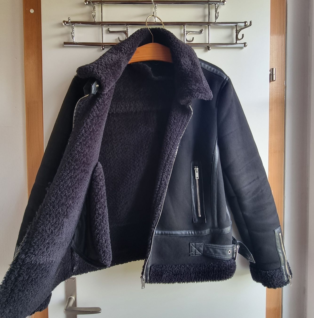 Vestes: Schöne Winterjacke mit Teddyfutter, Gr. M/38 – D'occasion à Gontenschwil par shop2hand 2