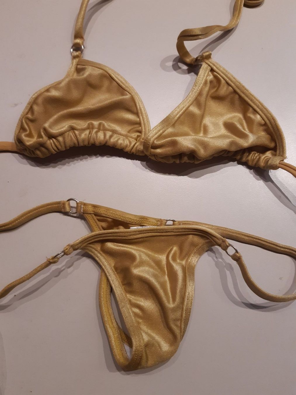 Badekleider & Bikinis: goldenes Bikini -  M - String - Brasilien – Neu und originalverpackt aus Ibach von fantasyfashion