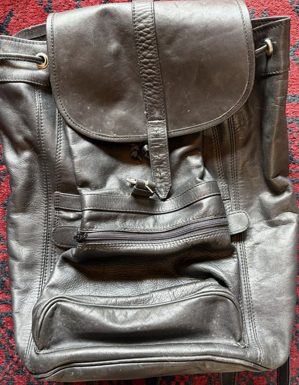 Rucksäcke: Schmucker schwarzer Lederrucksack – Gebraucht aus Ebnat-Kappel von pourlemerite