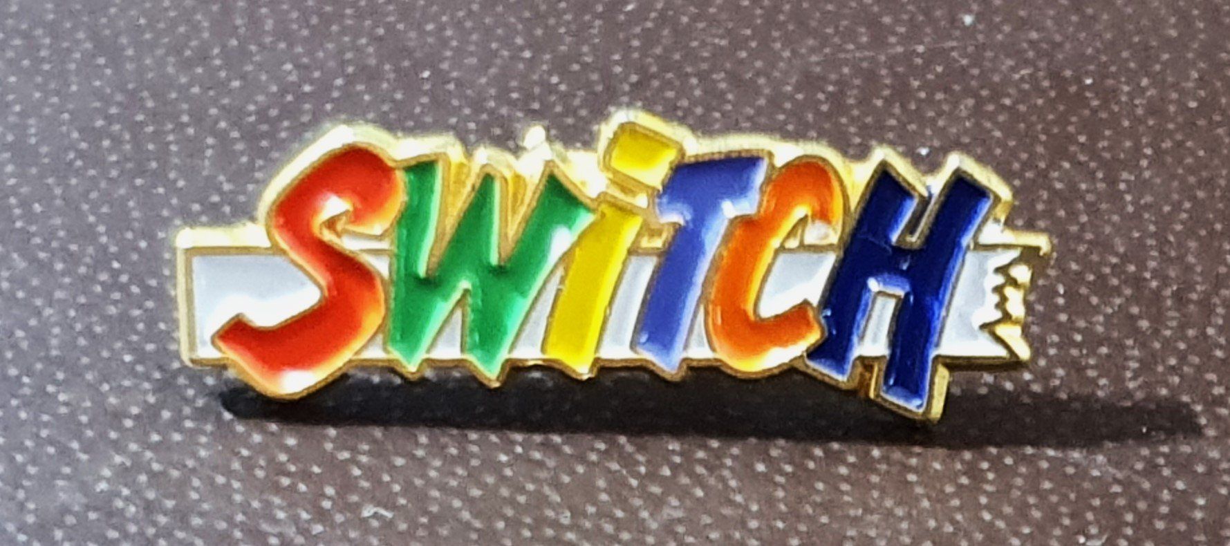 Interrupteurs: R668 - Pin  SWITCH Logo – D'occasion à Reinach BL par Boston-Verkauf 1