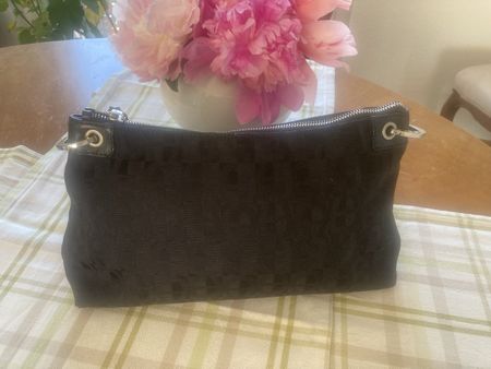 Aigner kleine schwarze Tasche mit Logo